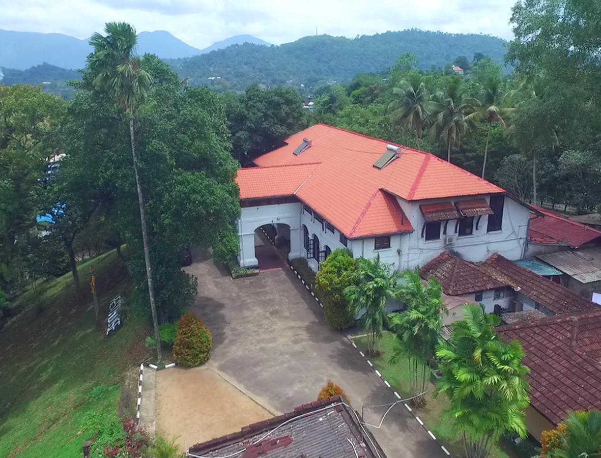 Ratnapura Rest House Hotel Zewnętrze zdjęcie